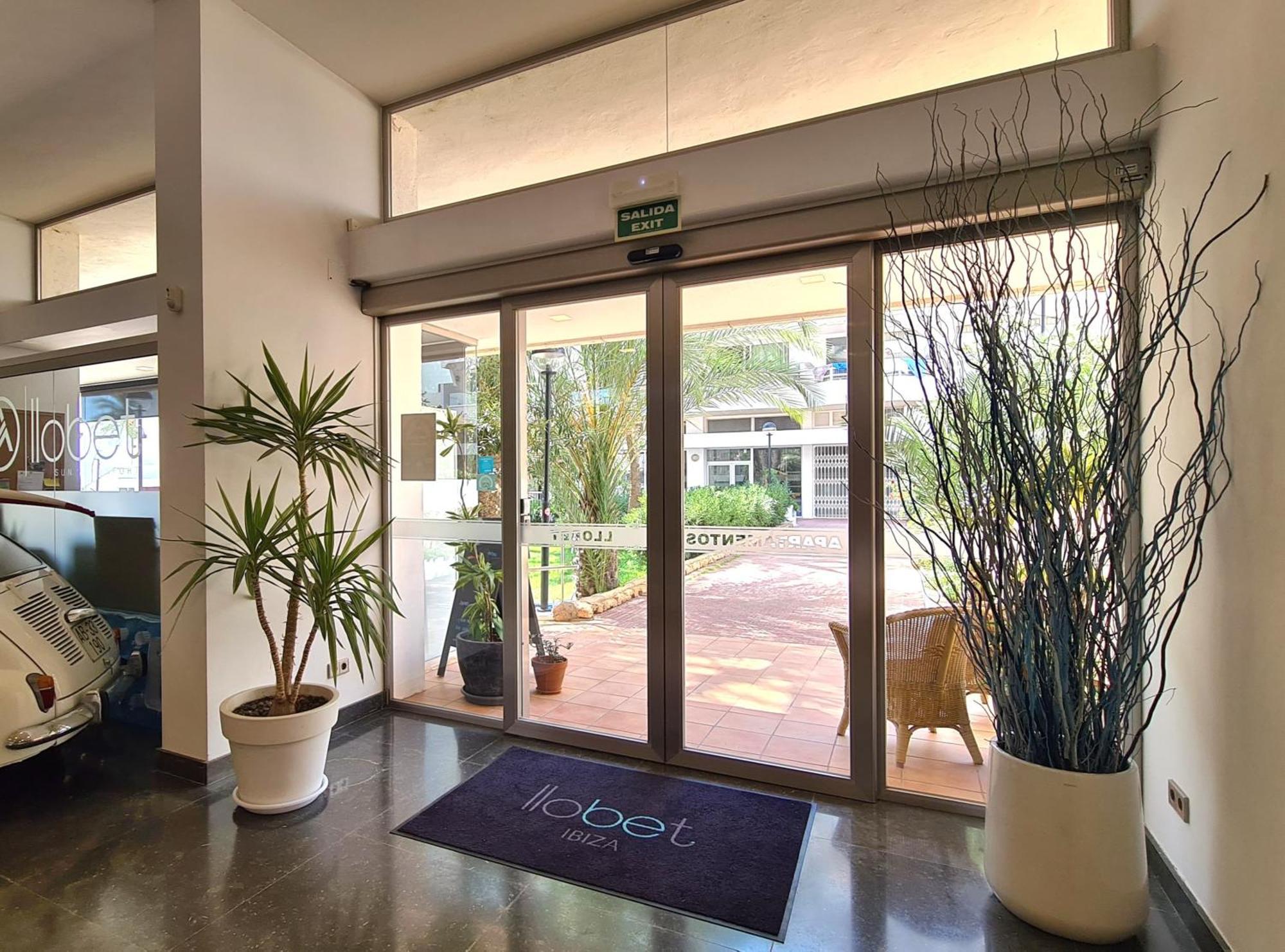 Apartamentos Llobet Ibiza Eksteriør bilde