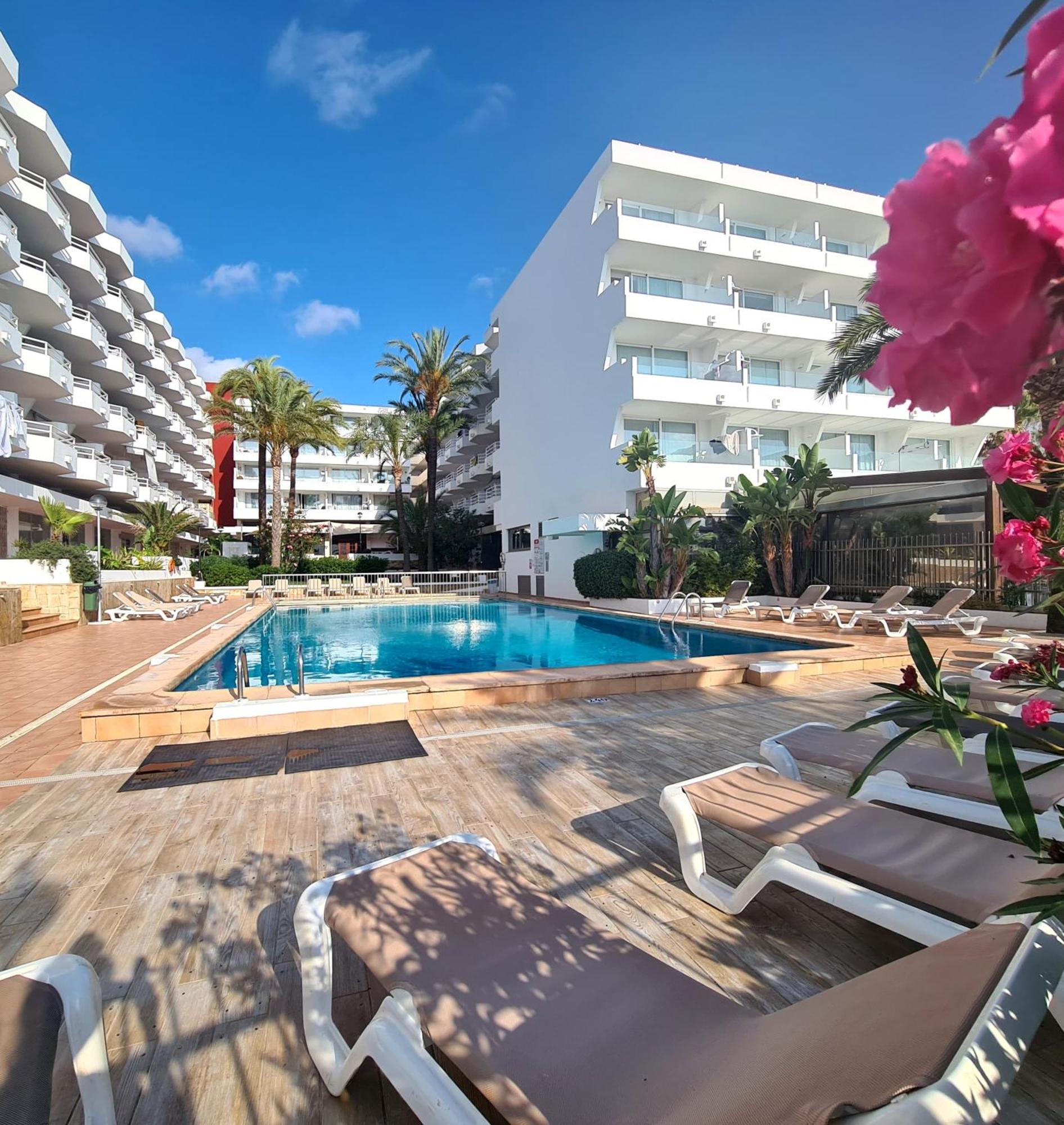 Apartamentos Llobet Ibiza Eksteriør bilde